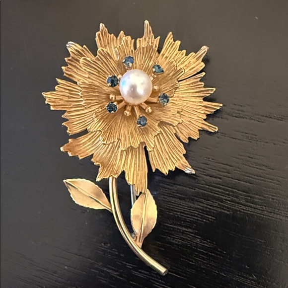 Krementz Jewelry - Vintage Signed Krementz Gold 3D Flower Stem Leaf Motif Cultured Pearl Brooch